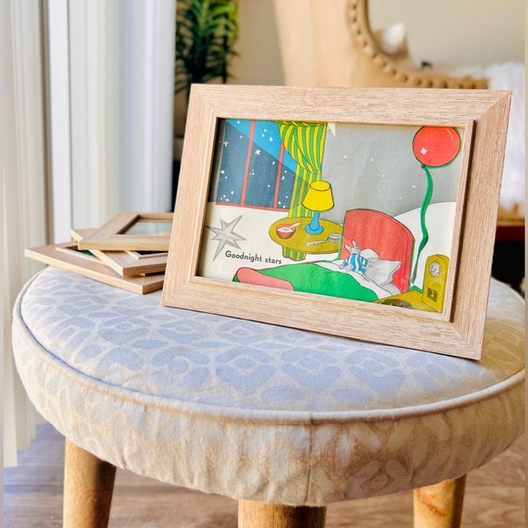 Wooden Frame with Illustrated Art - Picture 2 of 15